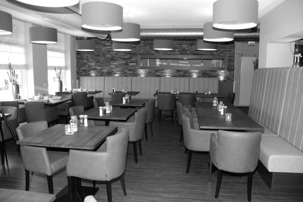 Hotel-Restaurant Thuis! Dinteloord Exterior foto
